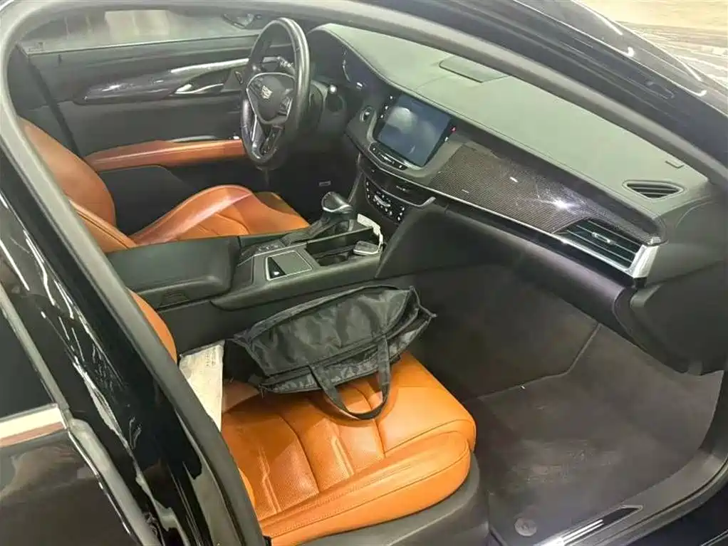 Cadillac CT6 2016 28T Leading фото 6