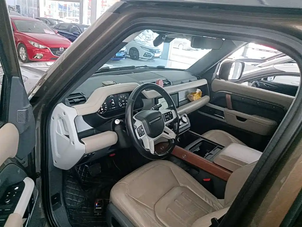 Land Rover Defender 2020 Model 110 P400 HSE фото 16