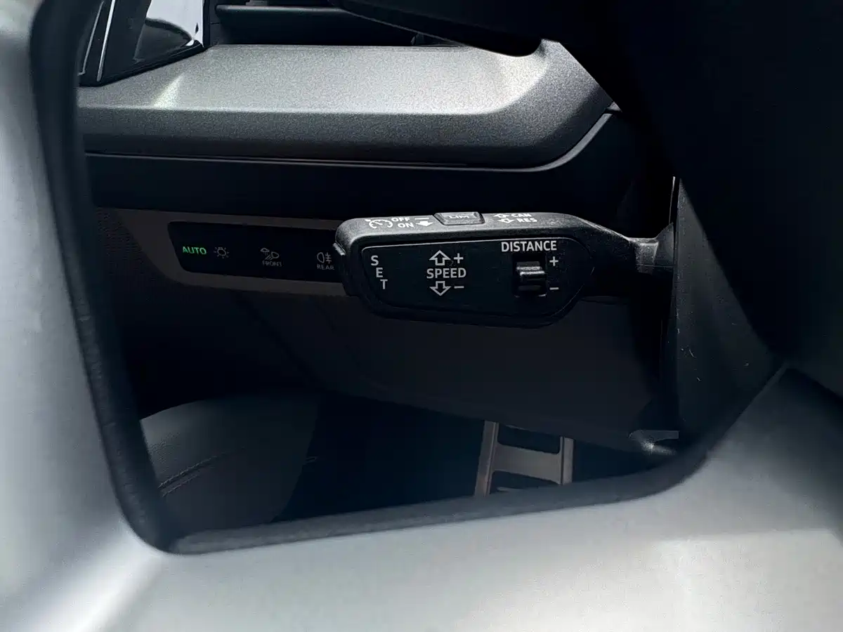 Audi Q5 e-tron 2022 40 e-tron Starlight Edition Brocade Package фото 27