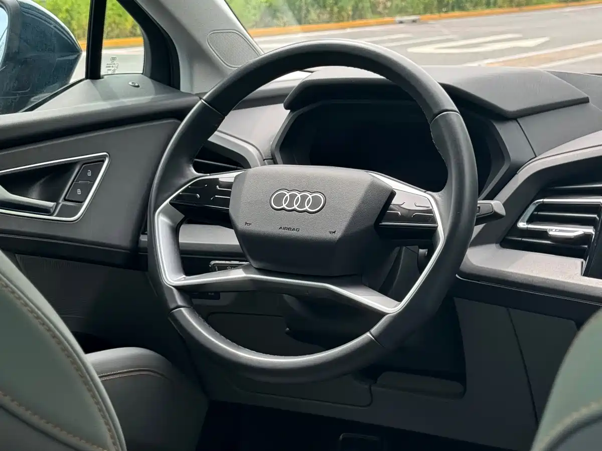 Audi Q5 e-tron 2022 40 e-tron Starlight Edition Brocade Package фото 24
