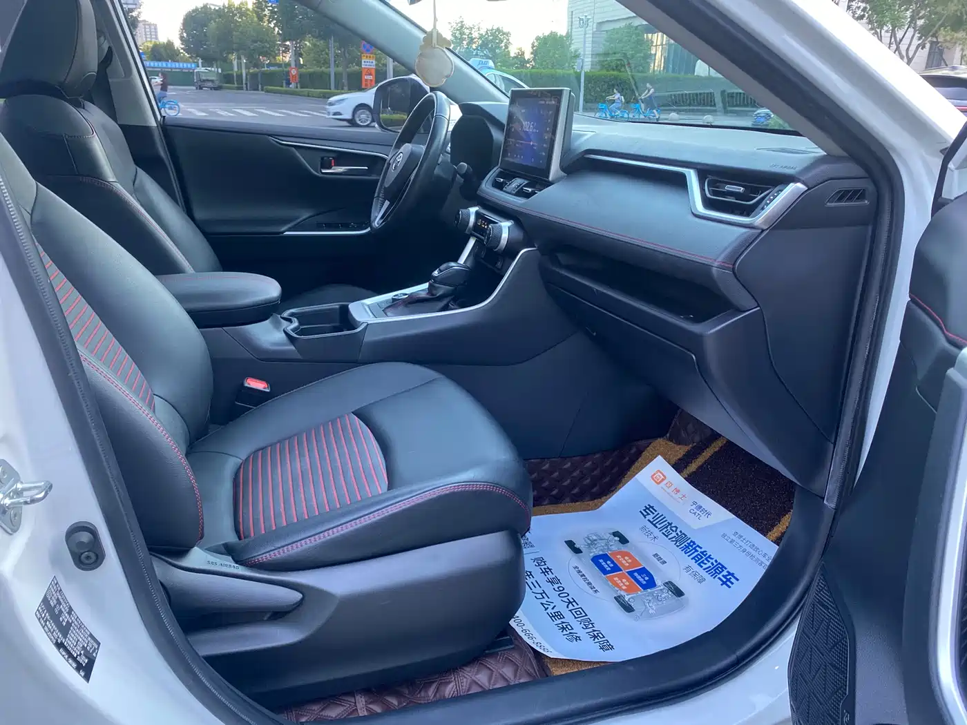 Toyota RAV4 Rongfang Dual Engine E+ 2021 2.5L 4WD Flagship Pro фото 13