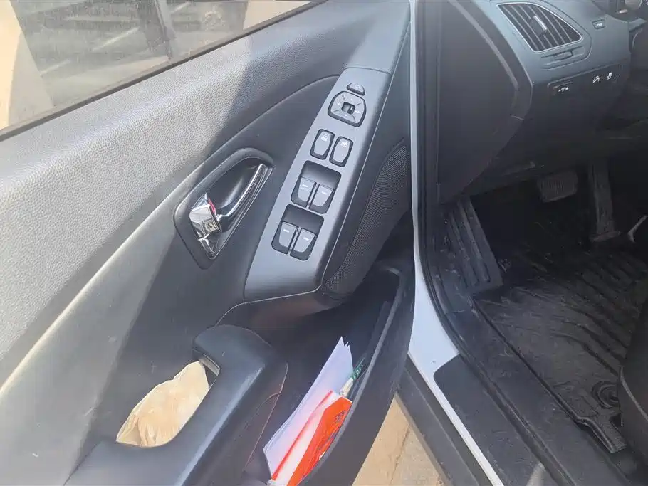 Hyundai Beijing Hyundai ix35 2015 2.0L Automatic 2WD Comfort China V фото 7