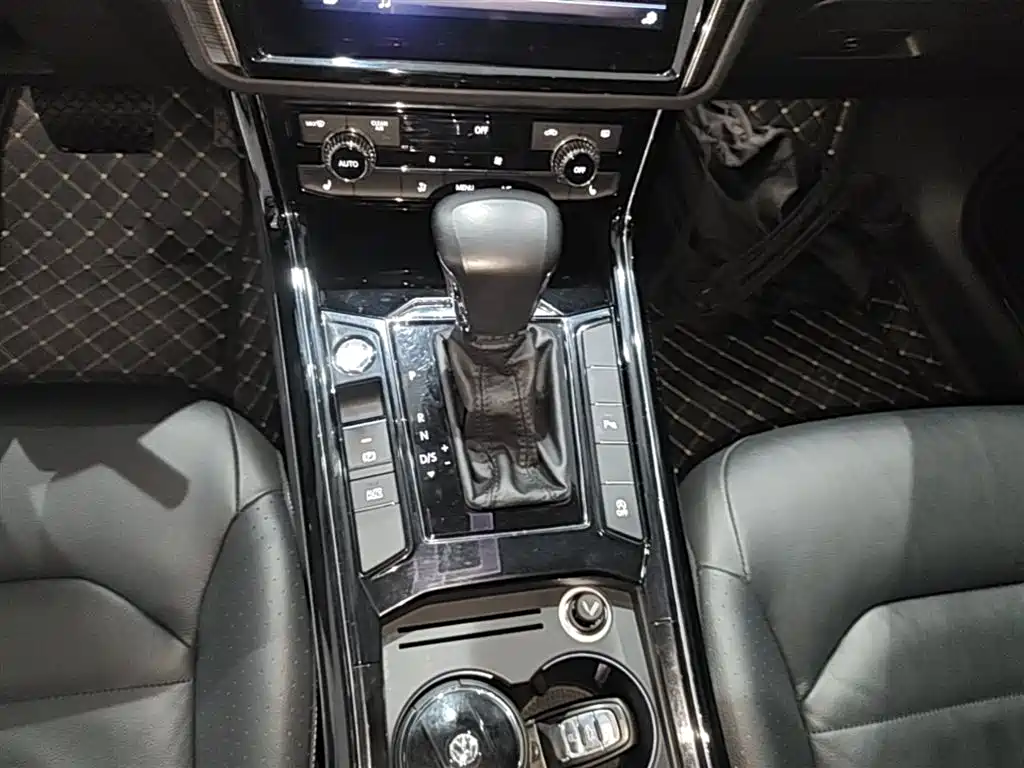 Volkswagen Phideon 2019 380TSI 2WD Business Edition China V фото 14