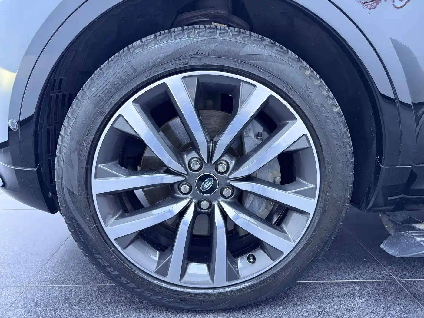 Land Rover Discovery 2023 360PS R-Dynamic SE фото 16