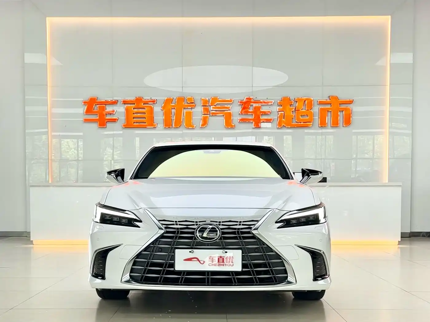 Lexus ES 2025 300h Ultimate Edition фото 3