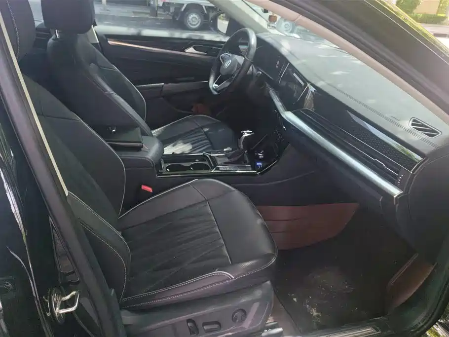 Volkswagen Passat 2023 Facelift 330TSI Starlight Luxury Edition фото 8