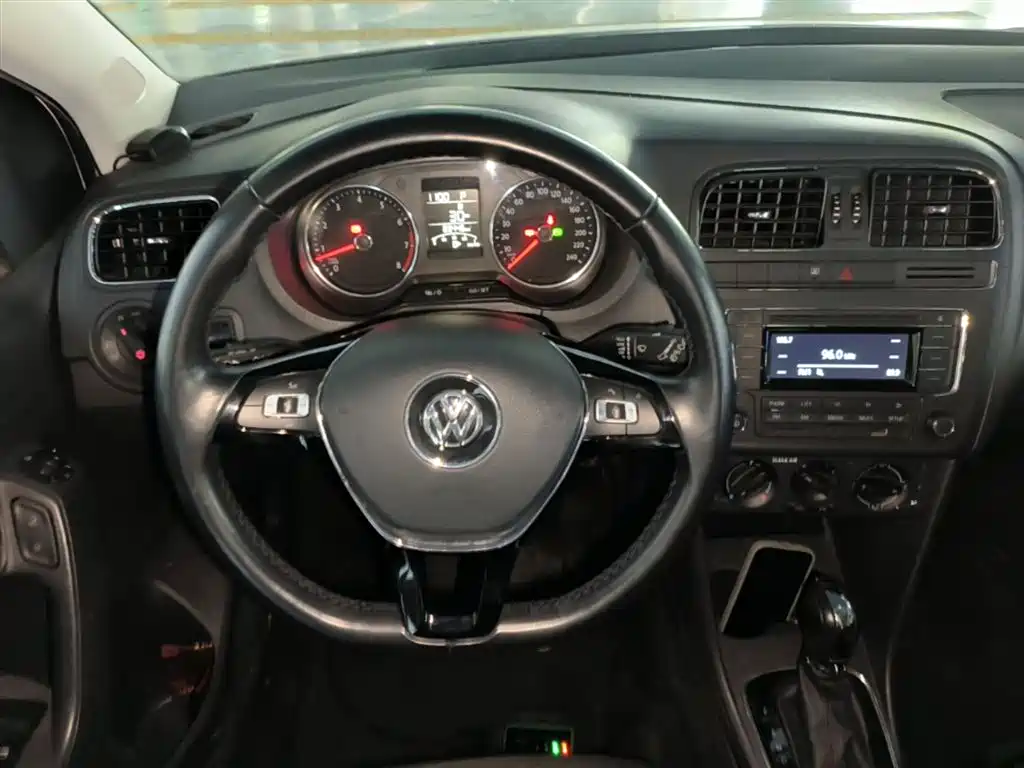 Volkswagen Polo 2016 1.6L Automatic Comfort фото 17