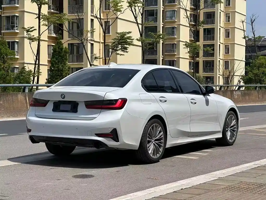 BMW 3 Series 2022 320i Sport Package фото 9