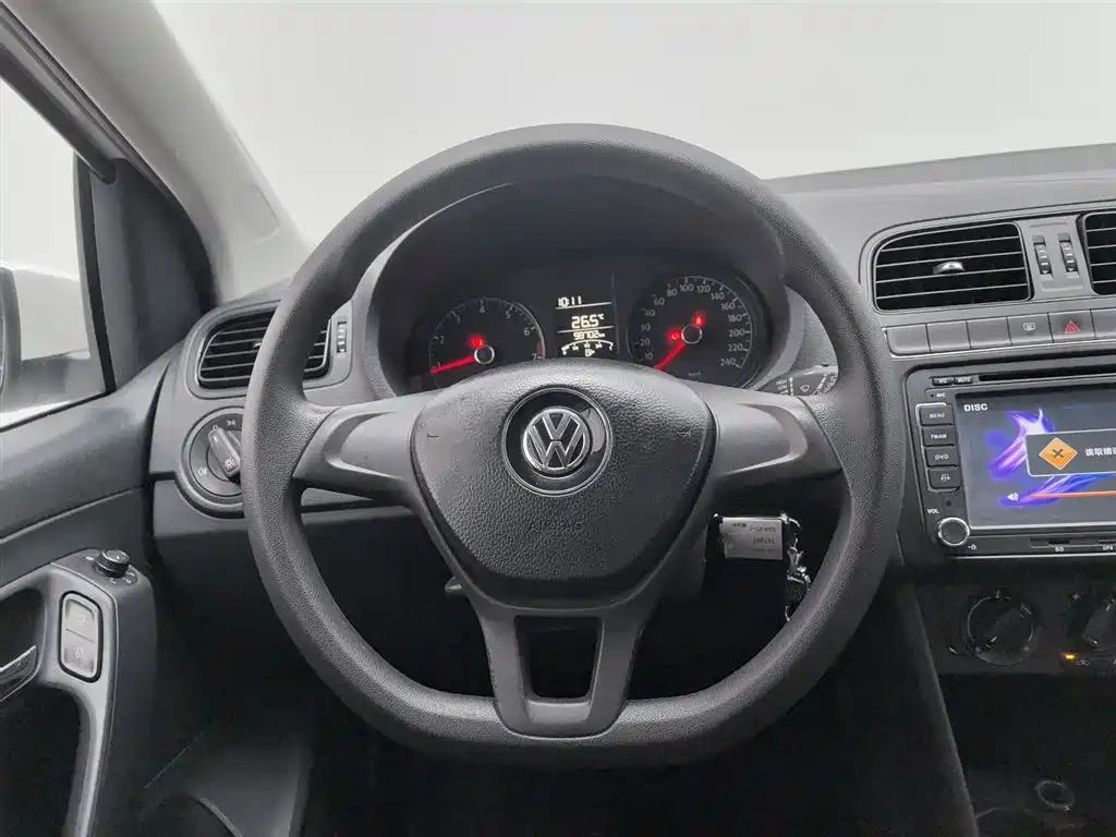 Volkswagen Polo 2014 1.4L Manual Trend Edition фото 11