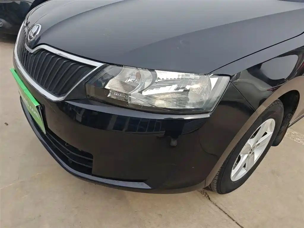 Škoda Rapid 2015 1.4L Manual Joy Selection фото 24