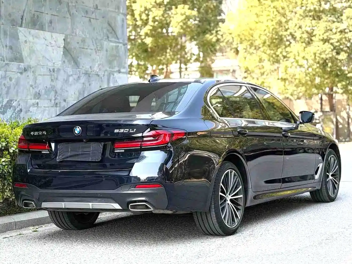 BMW 5 Series 2023 530Li Leading M Sport Package фото 10