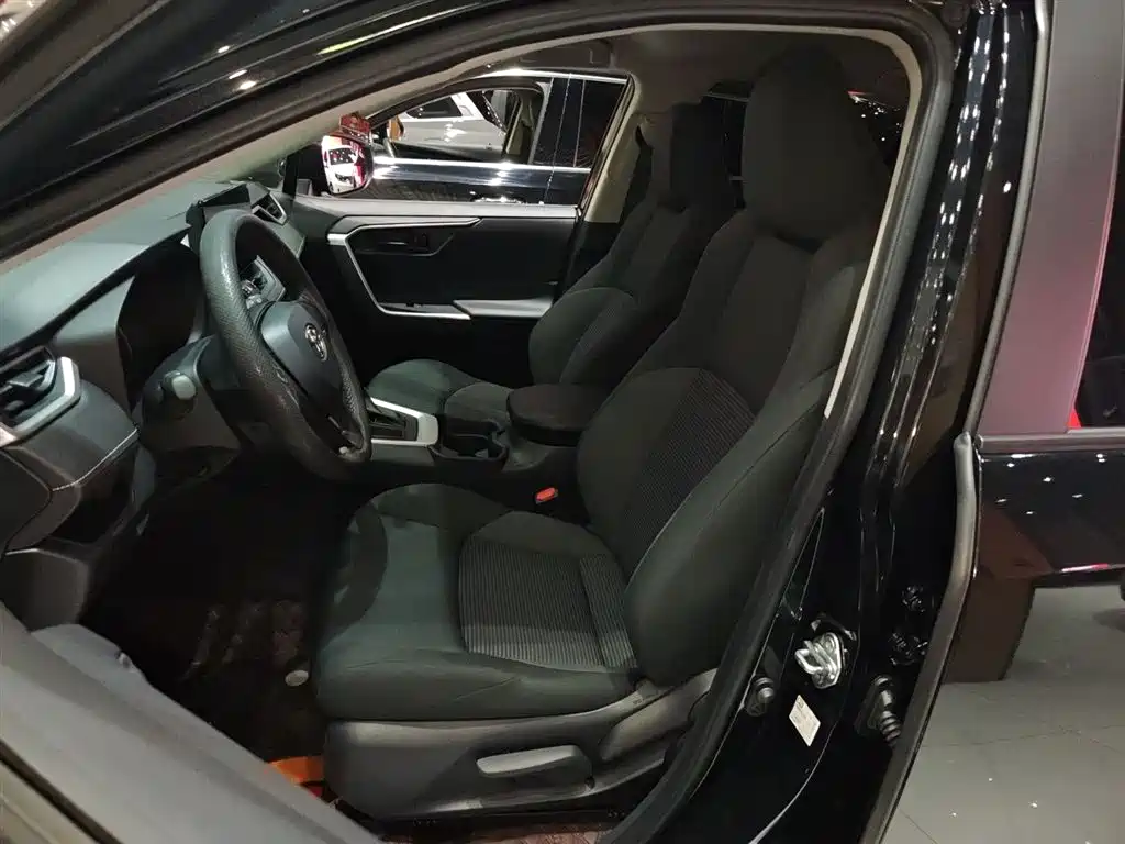 Toyota Wildlander 2023 2.0L CVT FWD LE фото 22