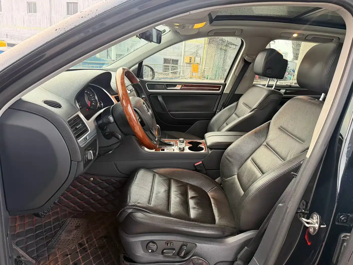 Volkswagen Touareg 2011 3.0TSI Comfort фото 6