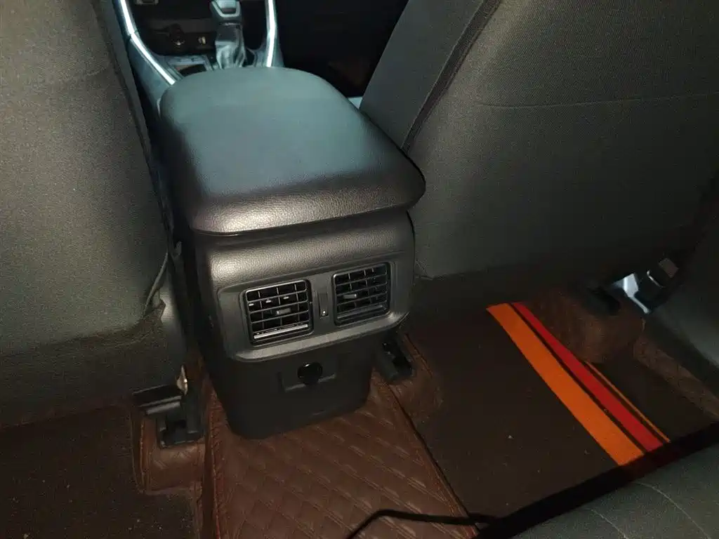 Toyota Wildlander 2023 2.0L CVT FWD LE фото 20