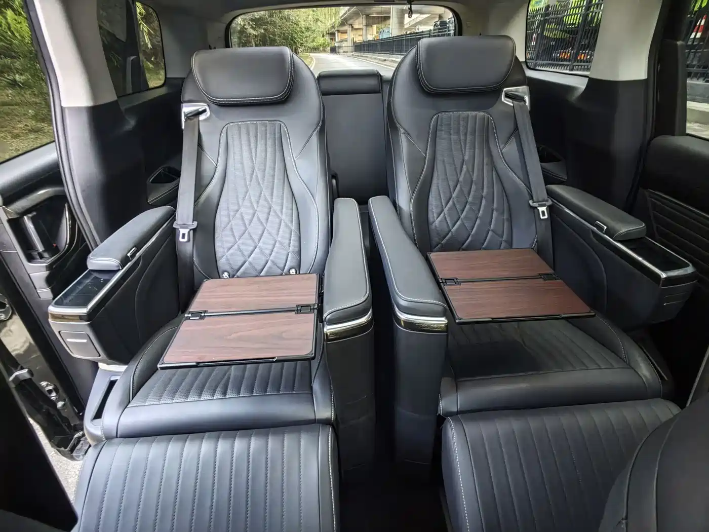 SAIC Maxus Maxus G90 2023 2.0T Interstellar 7-seater фото 15