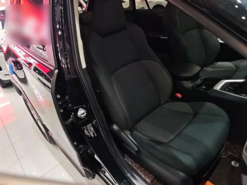Toyota Wildlander 2023 2.0L CVT FWD LE фото 3