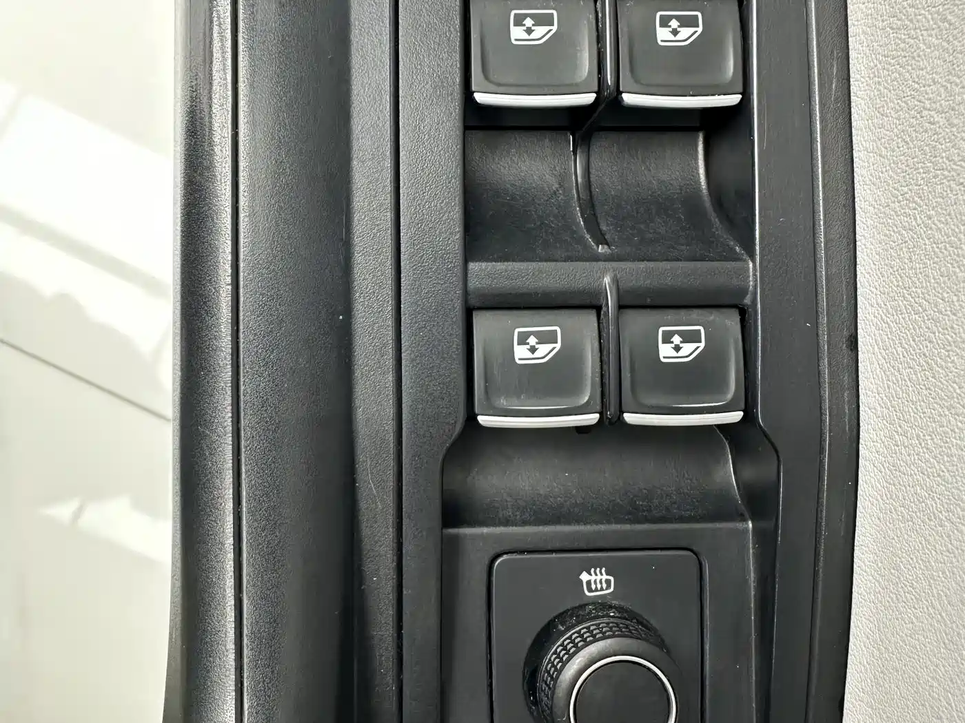 Volkswagen T-ROC 2023 280TSI DSG 2WD Time Edition фото 12