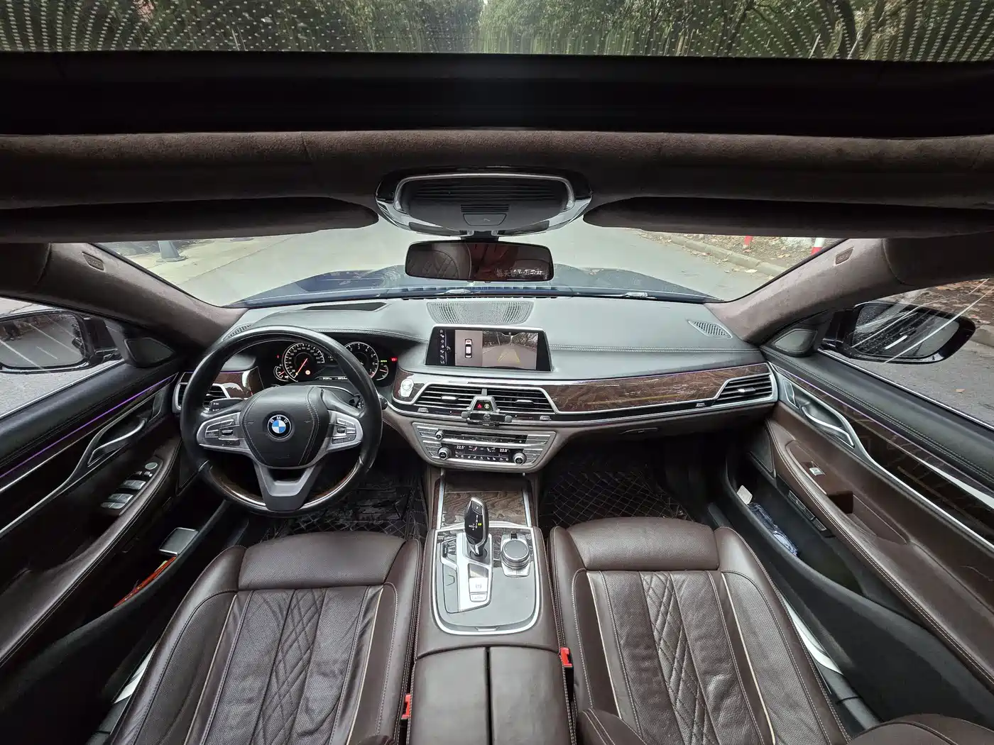 BMW 7 Series 2017 740Li xDrive Luxury Edition фото 11