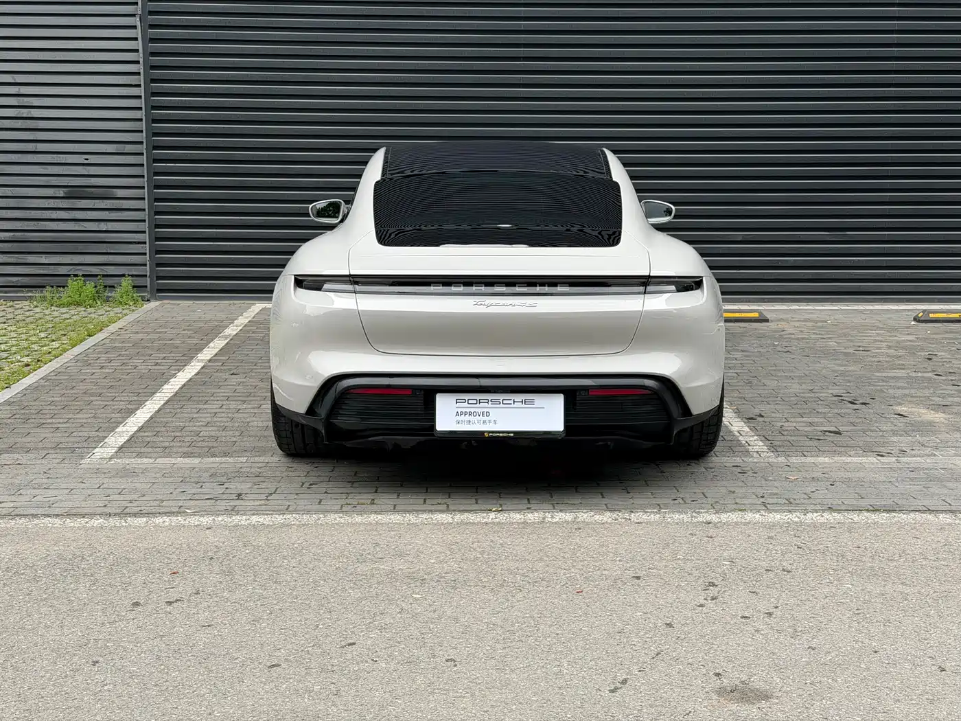 PORSCHE TAYCAN