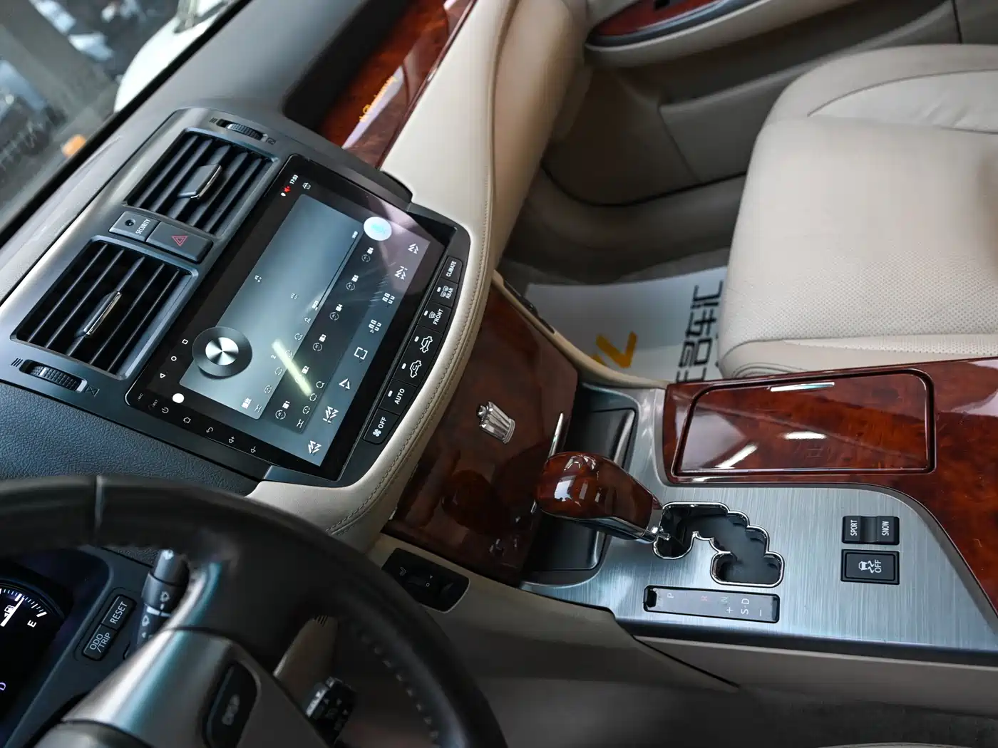 Toyota Crown 2012 2.5L Royal Leather Edition фото 10