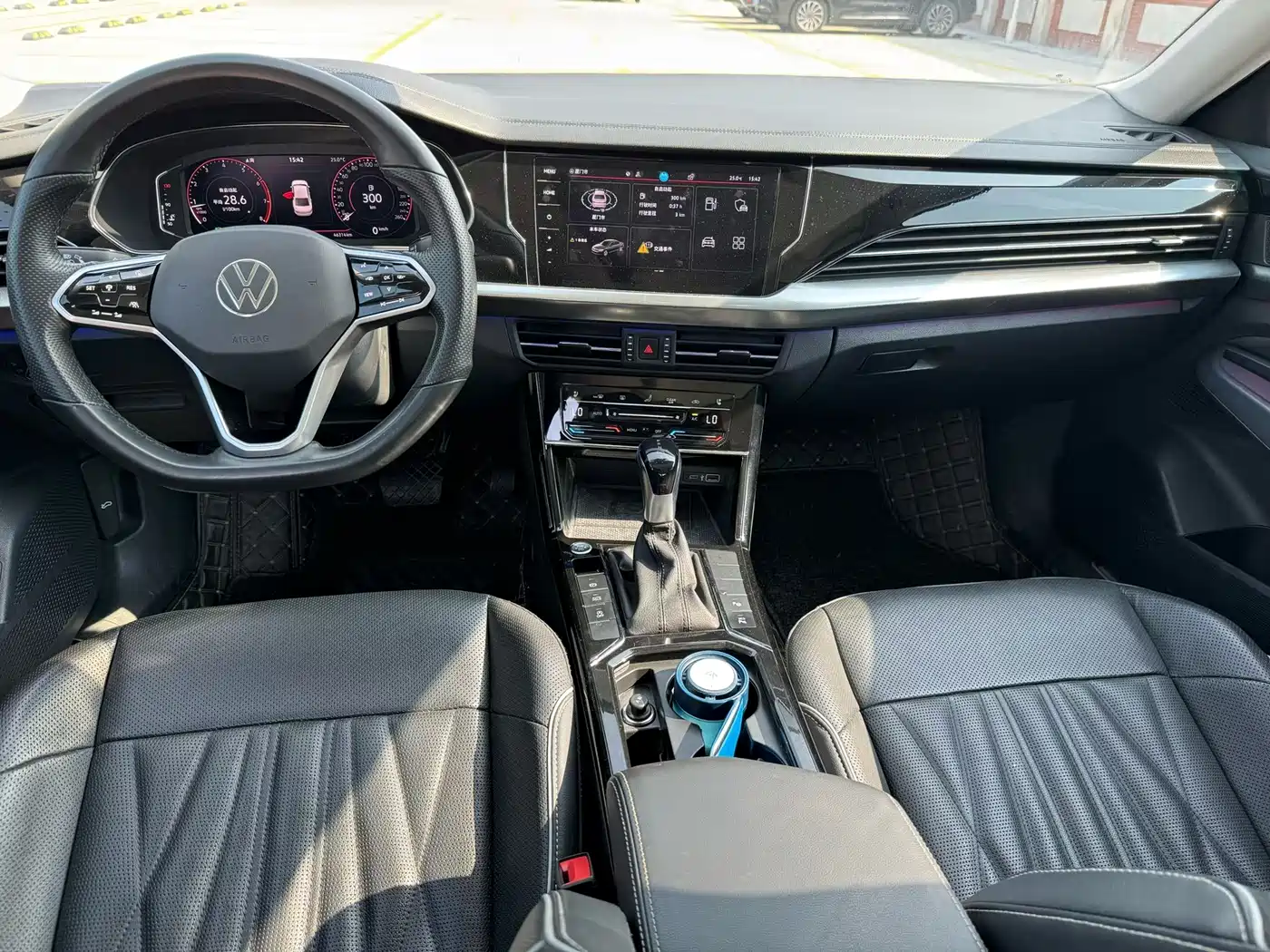 Volkswagen Passat 2022 330TSI Luxury Edition фото 9