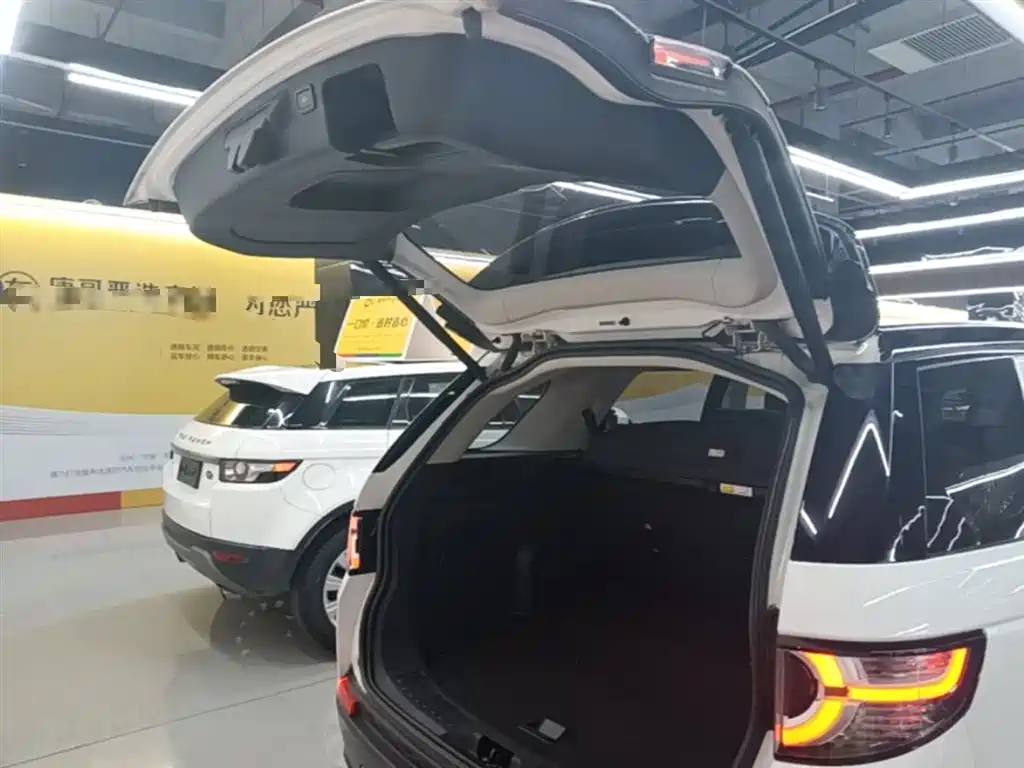 Land Rover Discovery Sport 2019 240PS SE Edition China VI фото 19