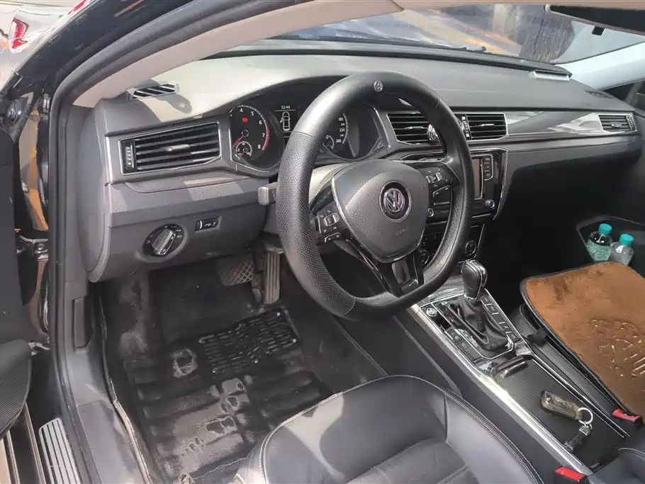 Volkswagen Passat 2017 330TSI DSG Prestige фото 12