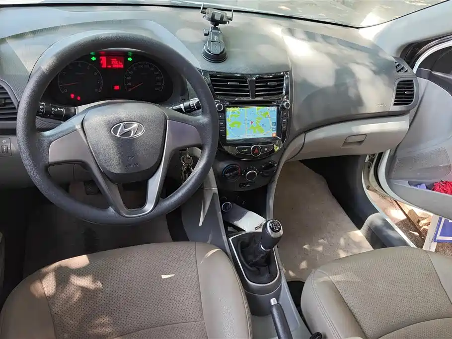 Hyundai Verna 2014 1.4L Manual Fashion GS фото 12