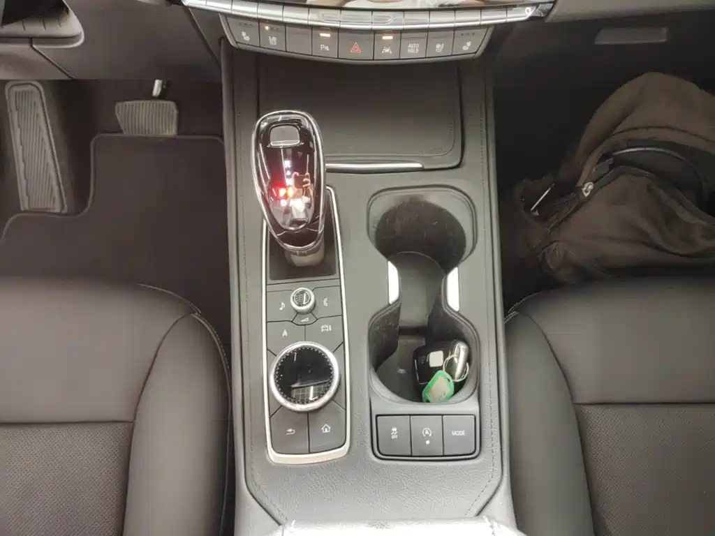 Photo 14 - Cadillac XT4