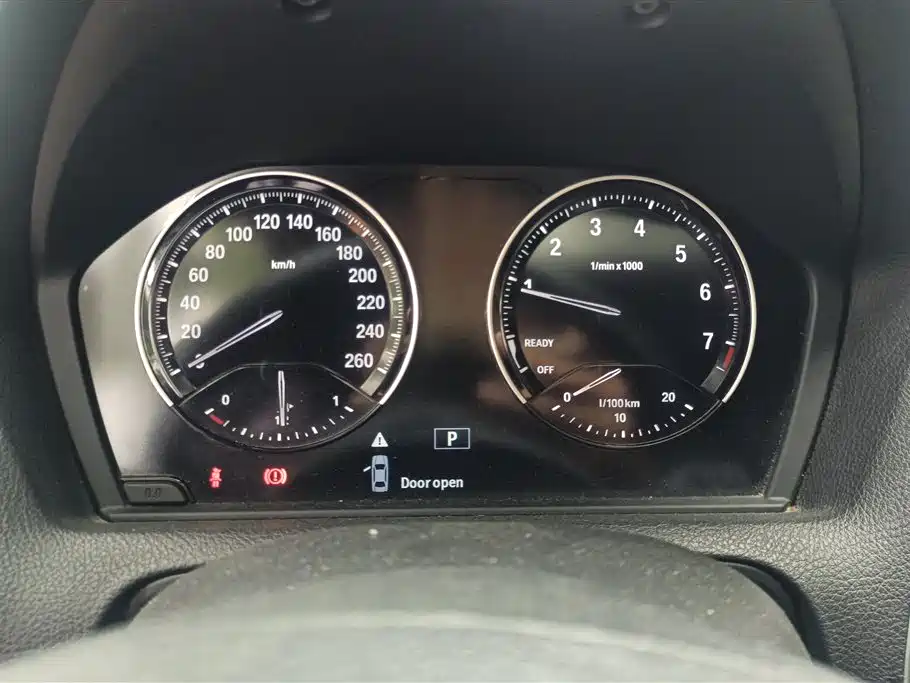 BMW 1 Series (Import) 2018 118i Leading фото 14