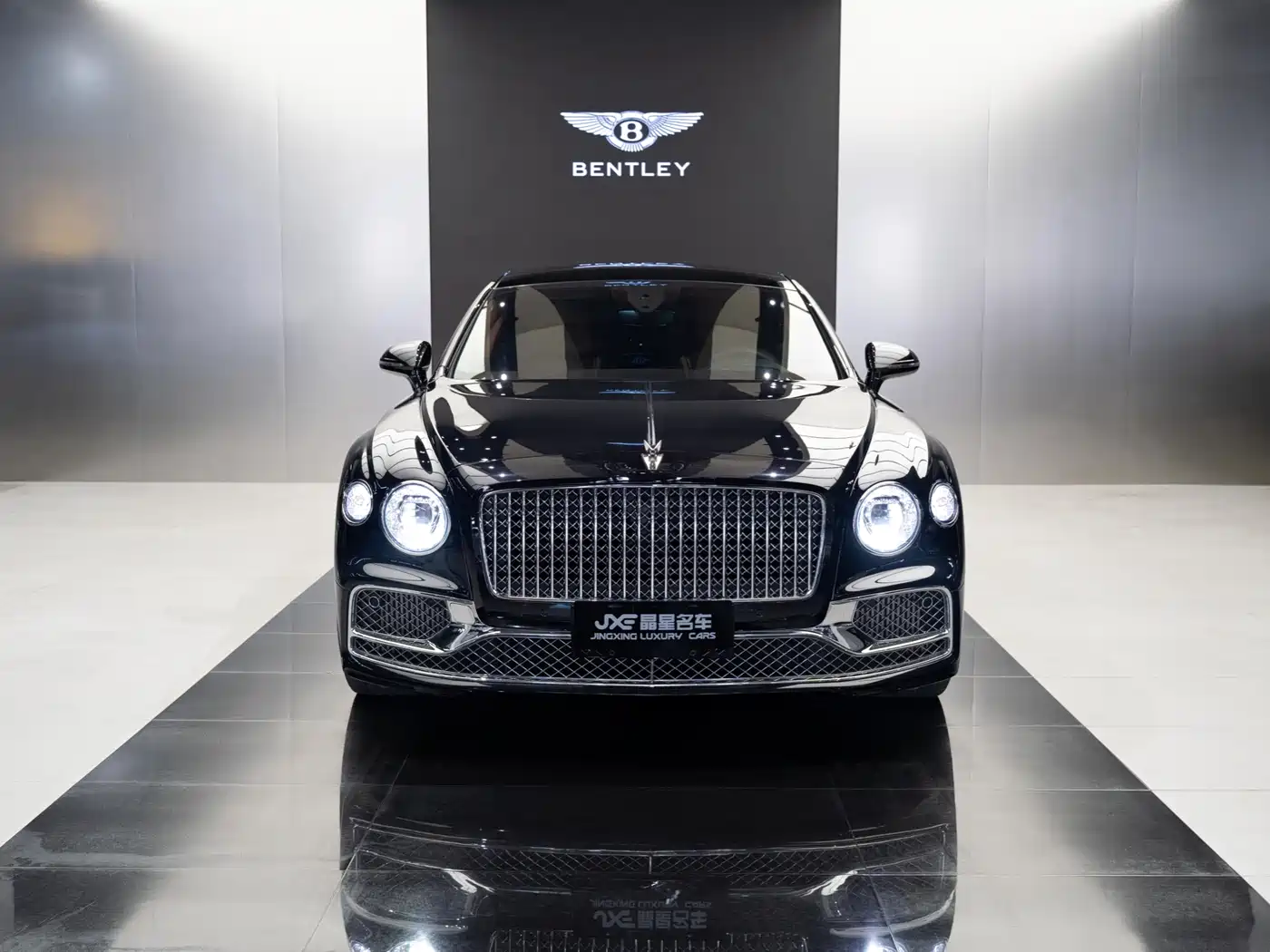 Bentley Flying Spur 2021 4.0T V8 Standard Version фото 2