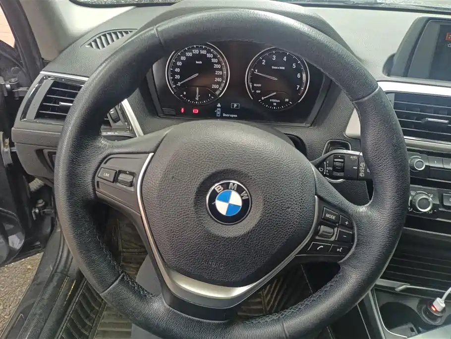 BMW 1 Series (Import) 2018 118i Leading фото 15