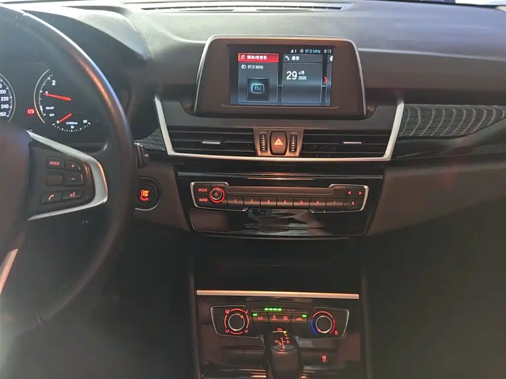 BMW 2 Series Touring 2018 218i Sport Line фото 13