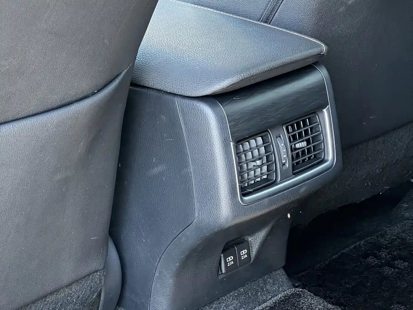 Toyota Camry 2021 2.5G Luxury Edition фото 12