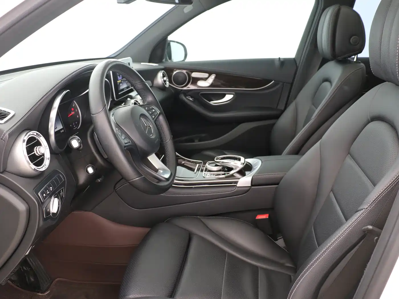 Mercedes-Benz GLC 2019 GLC 260 L 4MATIC Luxury фото 4