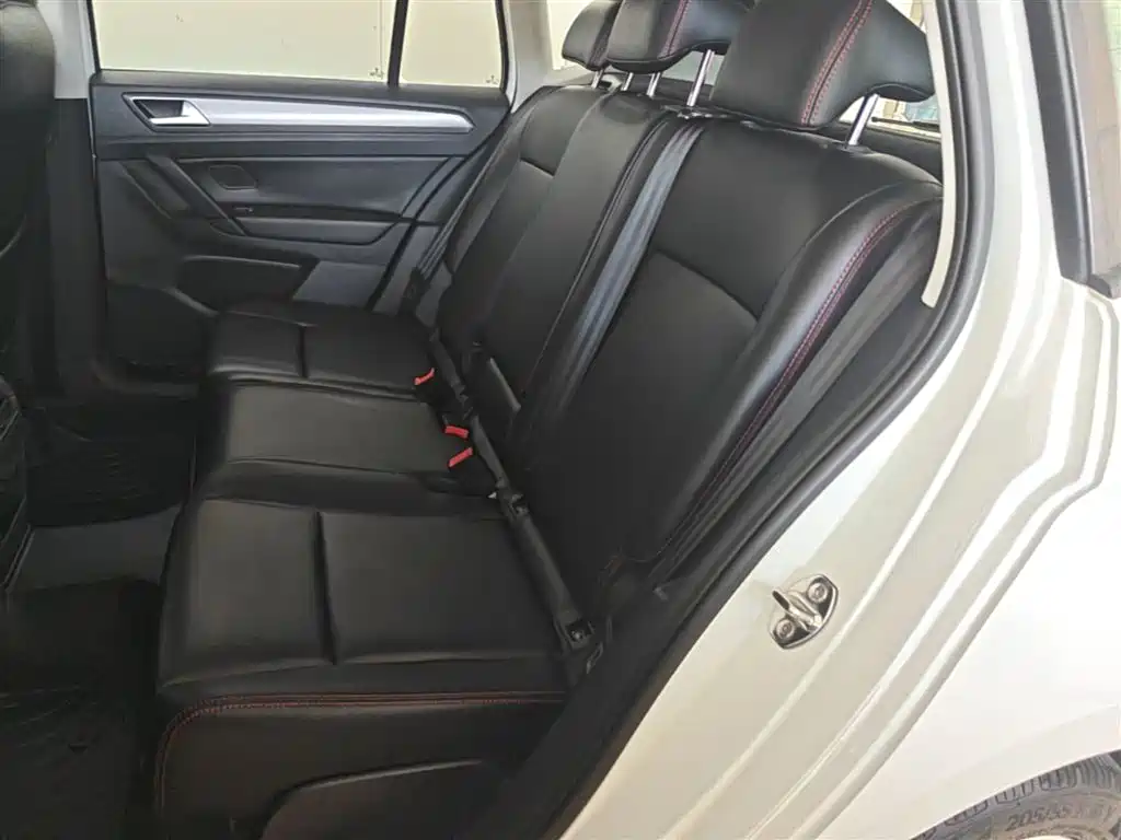 Volkswagen Golf Sportsvan 2016 1.6L Automatic Comfort фото 17