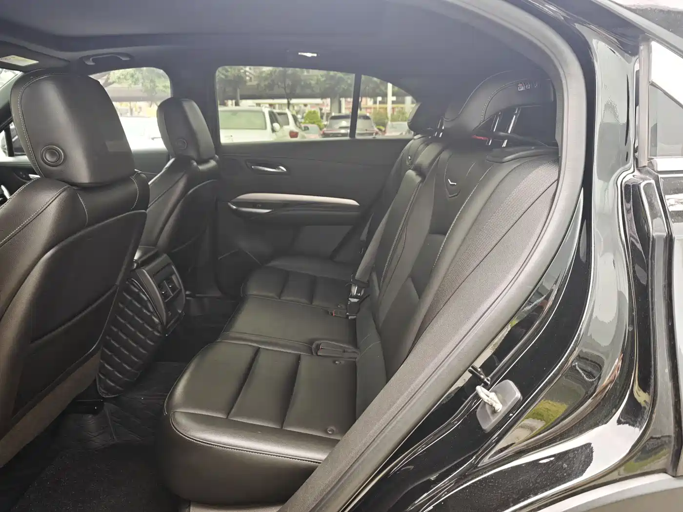 Cadillac XT4 2021 28T FWD Premium Edition фото 7