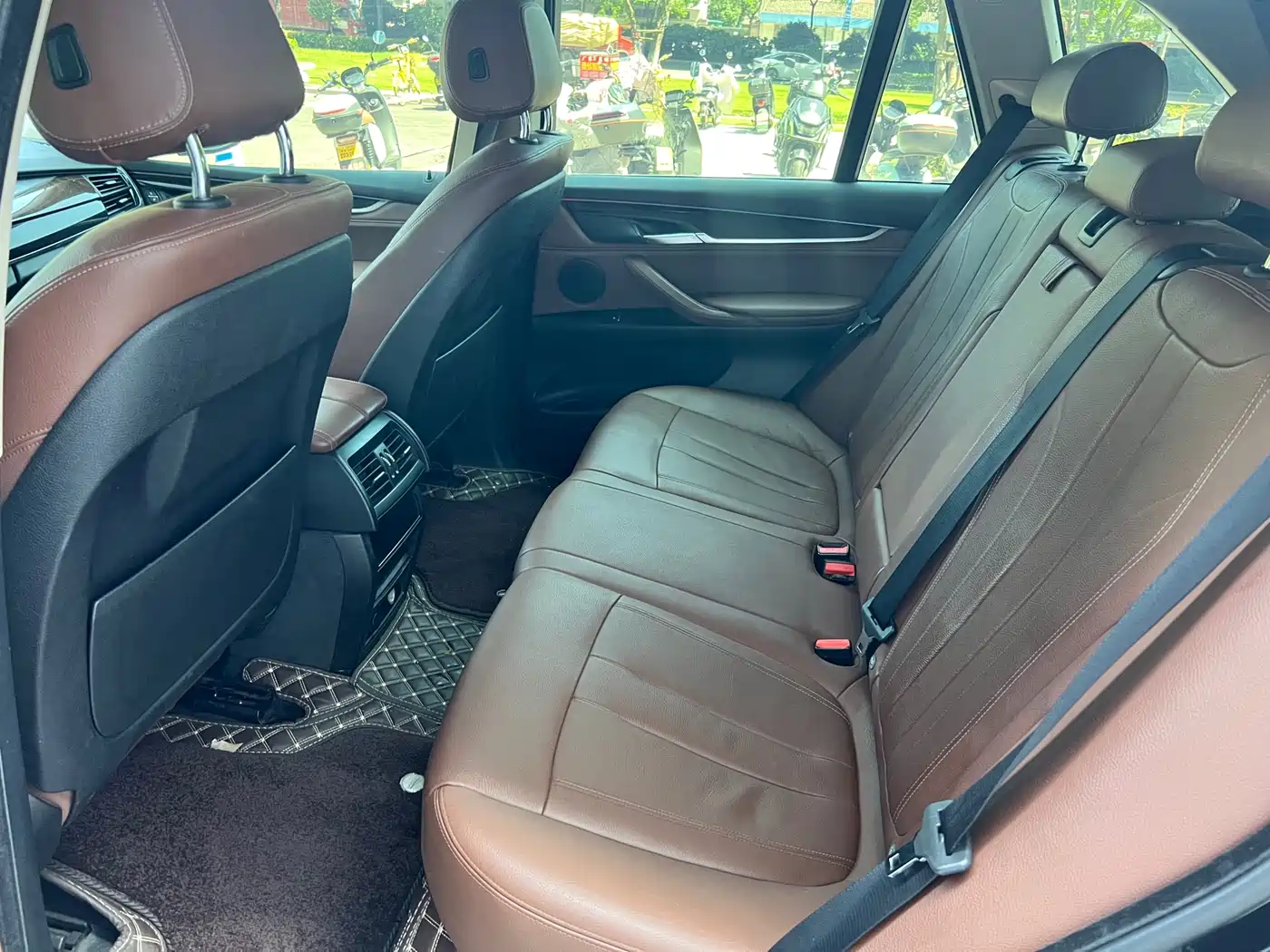 BMW X5 (Import) 2018 xDrive35i Elegant Model фото 9