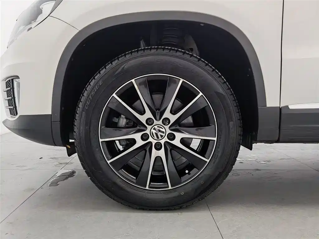 Volkswagen Tiguan 2015 2.0TSI Automatic 4WD Luxury фото 17