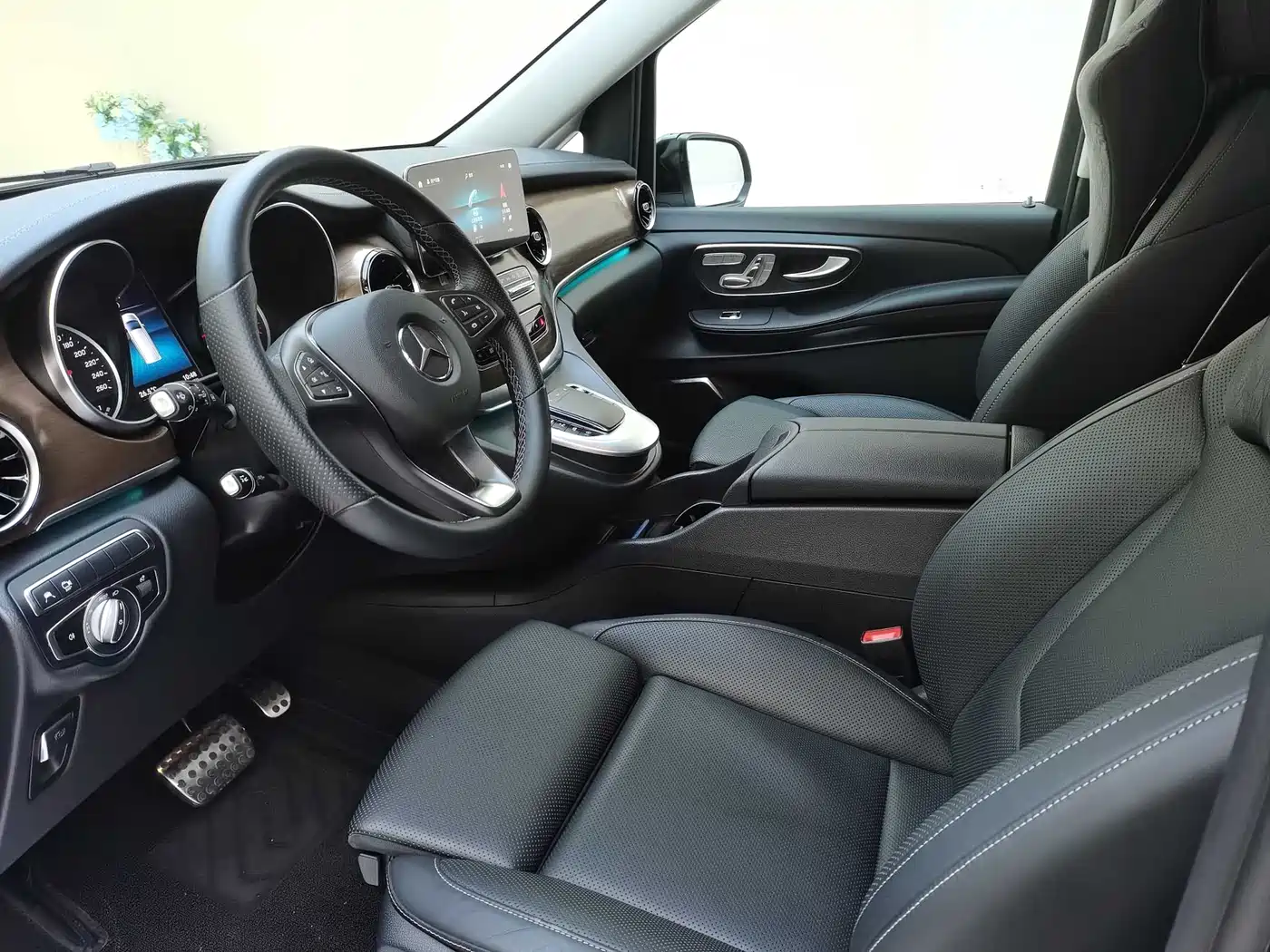 Mercedes-Benz V-Class 2022 V 260 L Long Wheelbase Luxury Edition фото 7