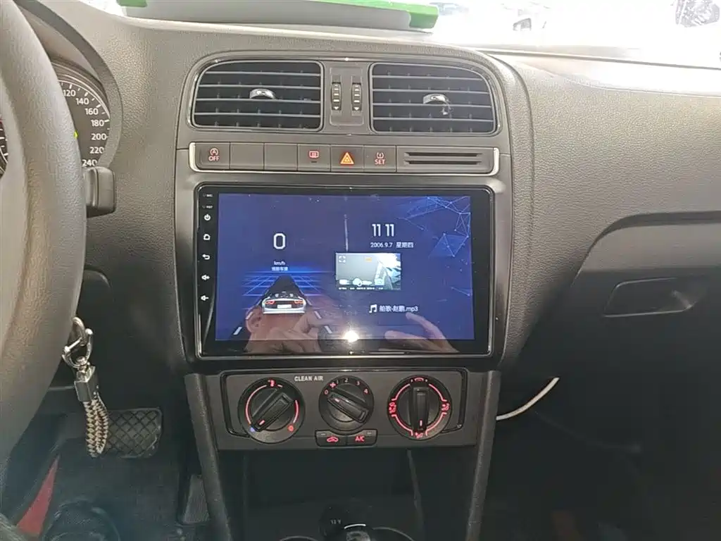 Volkswagen Polo 2018 1.5L Auto Safe Drive фото 13