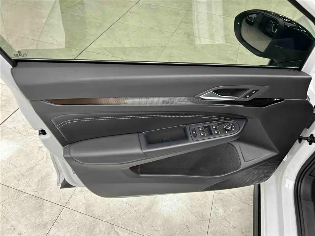 Volkswagen Golf 2021 280TSI DSG R-Line фото 10