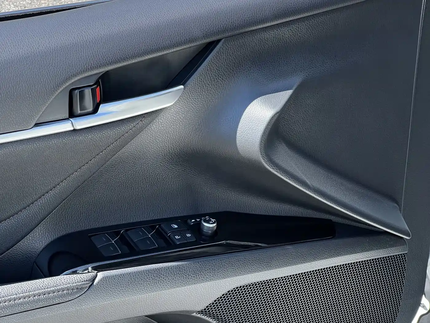 Toyota Camry 2021 2.5G Luxury Edition фото 8
