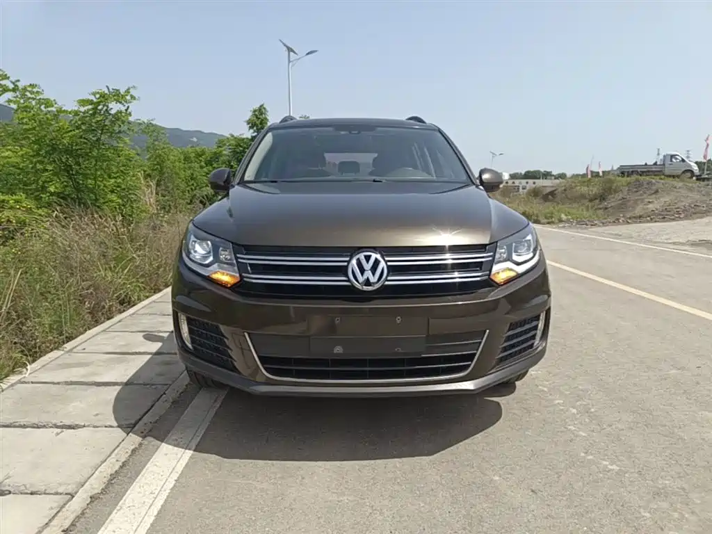 VOLKSWAGEN TIGUAN