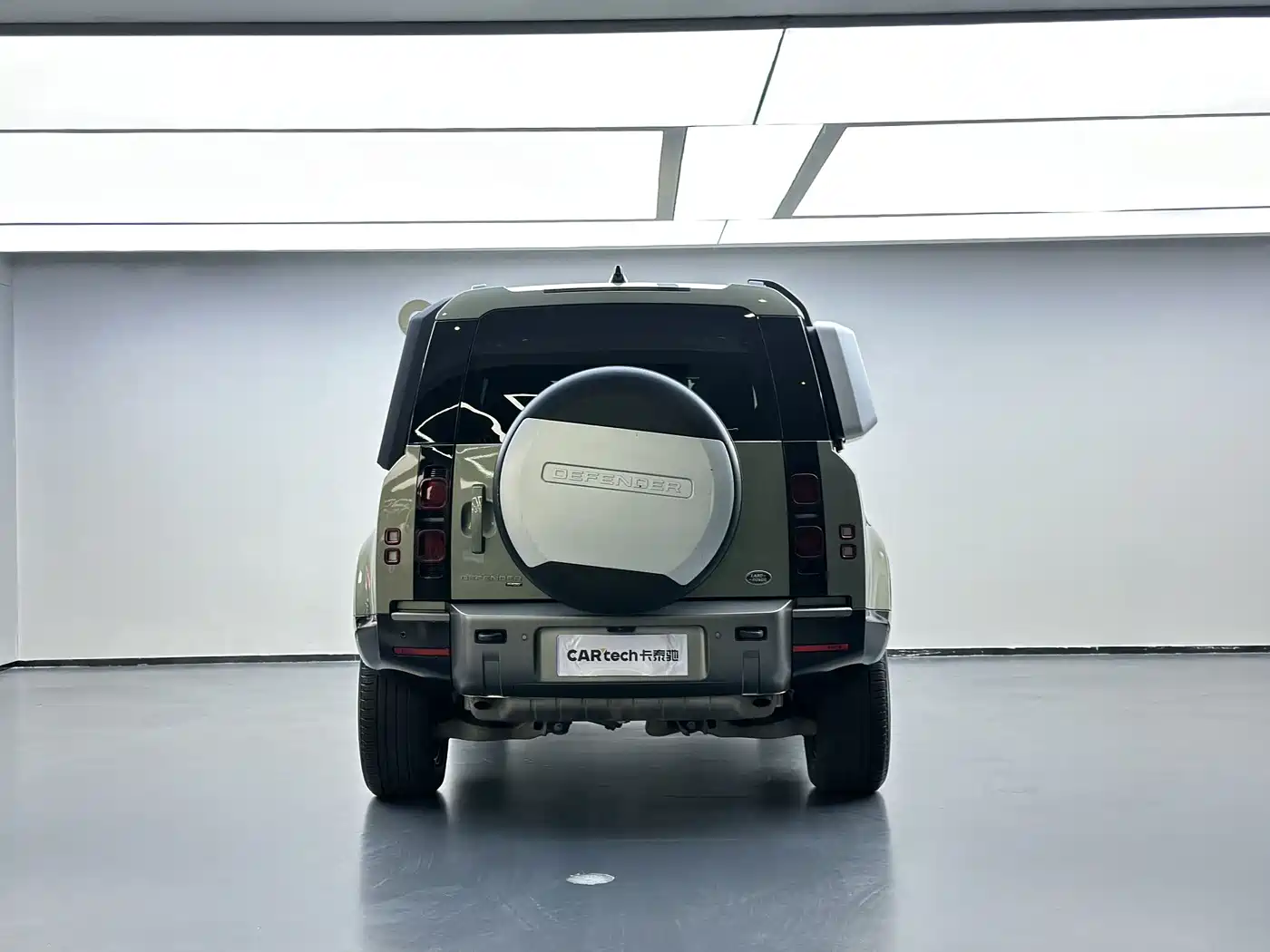 Land Rover Defender 2022 110 P400 X-DYNAMIC HSE фото 5