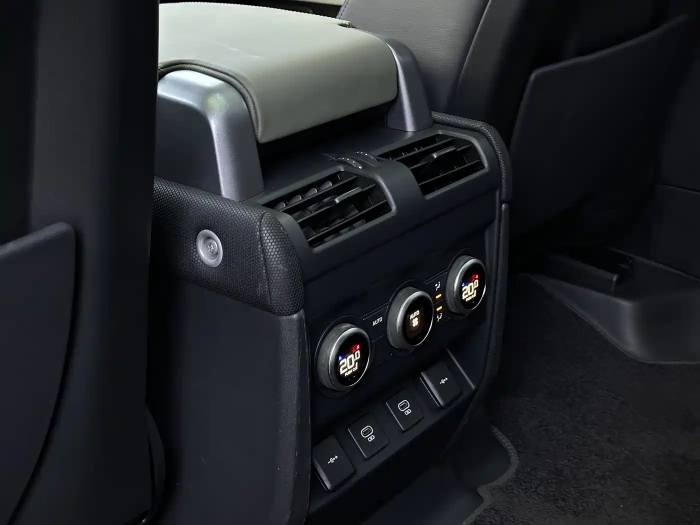 Land Rover Defender 2022 110 P400 X-DYNAMIC HSE фото 25
