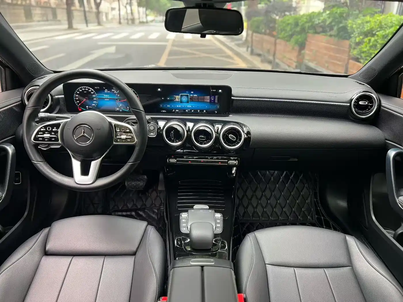 Mercedes-Benz A-Class 2022 Facelift A 200 L Sport Sedan Dynamic фото 2
