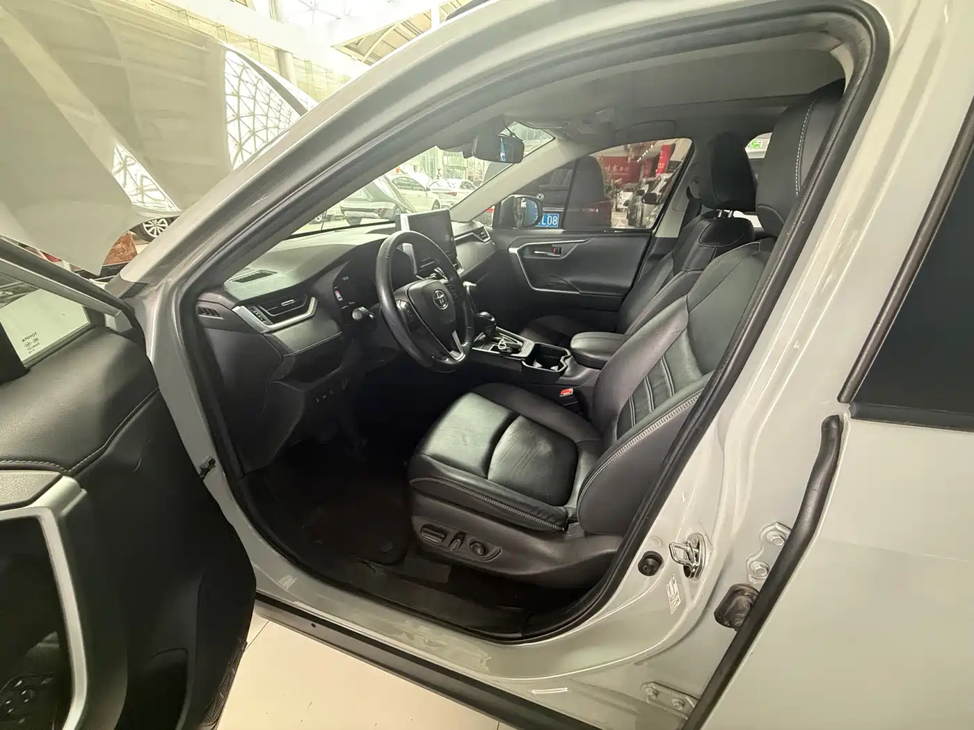 Toyota RAV4 Rongfang 2020 2.0L CVT 2WD Prestige Edition фото 13