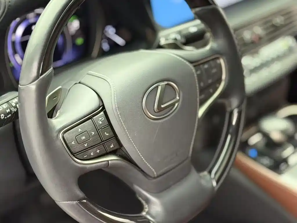 Lexus LS 2018 500h Executive Edition China V фото 9