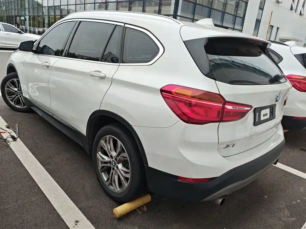 BMW X1 2019 sDrive20Li Leading Model фото 6